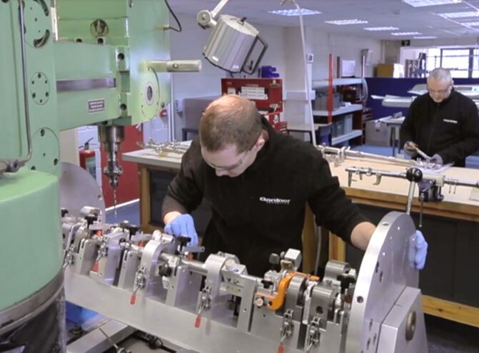 �Ї���I(y��)��ُӢ�������㲿��������